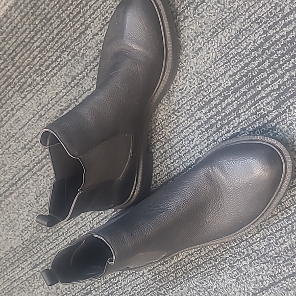 Kenneth Cole leather booties sz 6 - Picture 1 of 2